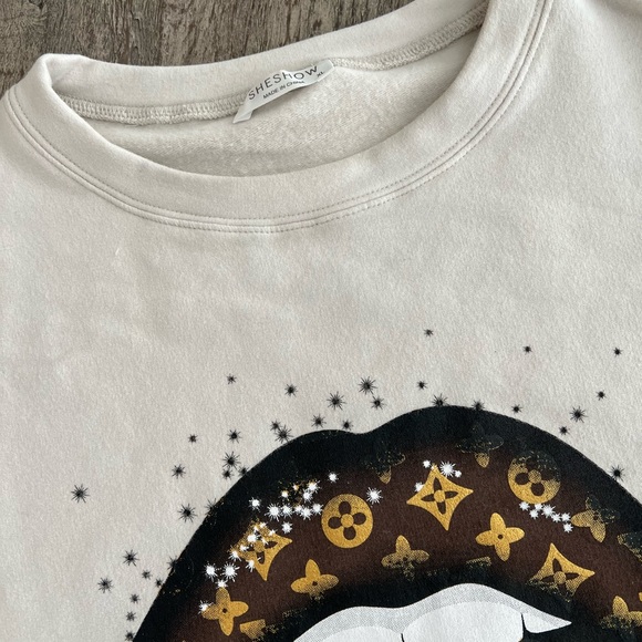 SHESHOW Designer Inspired Lip Graphic Sweatshirt - Picture 6 of 7